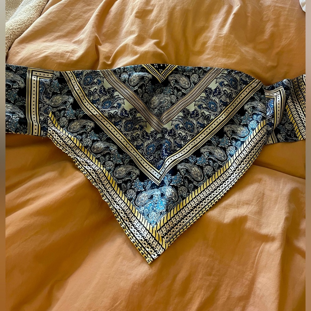 Scarf shirt